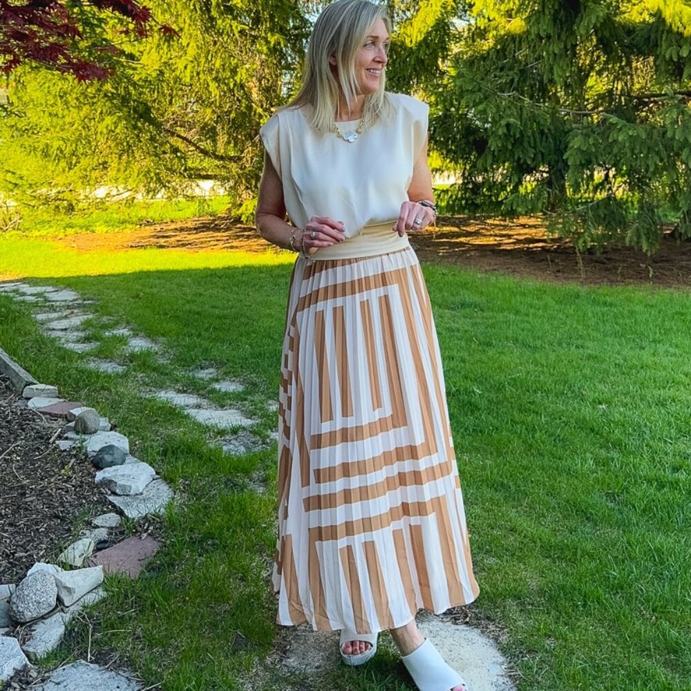 Color Block Pleated Maxi Skirt